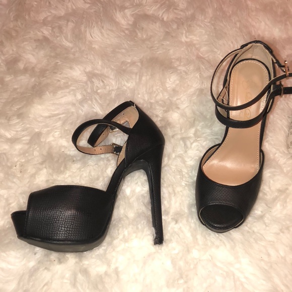 Black heels - Picture 2 of 3